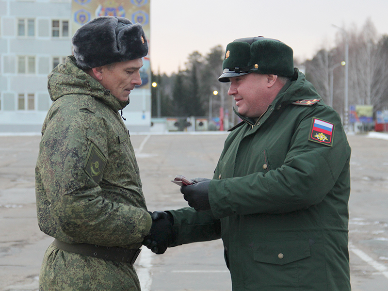 За героизм, отвагу и самоотверженность, проявленные в ходе СВО, государственные награды получили военнослужащие 35-й ракетной дивизии.