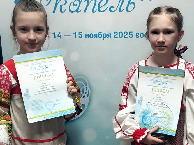 И ОСЕНЬЮ БЫВАЕТ КАПЕЛЬ.